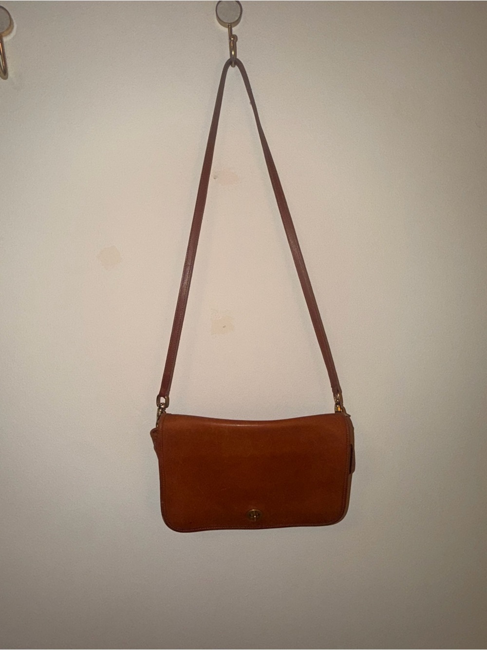 Vintage coach crossbody 9755